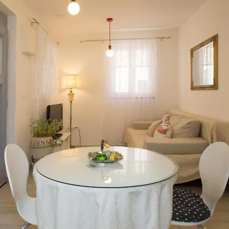 Studio&room Petra アパート